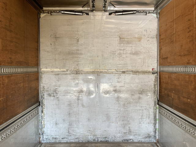 いすゞギガアルミウイング大型（10t）[写真13]