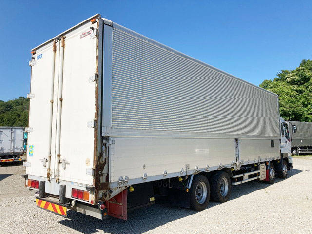 いすゞギガアルミウイング大型（10t）[写真02]