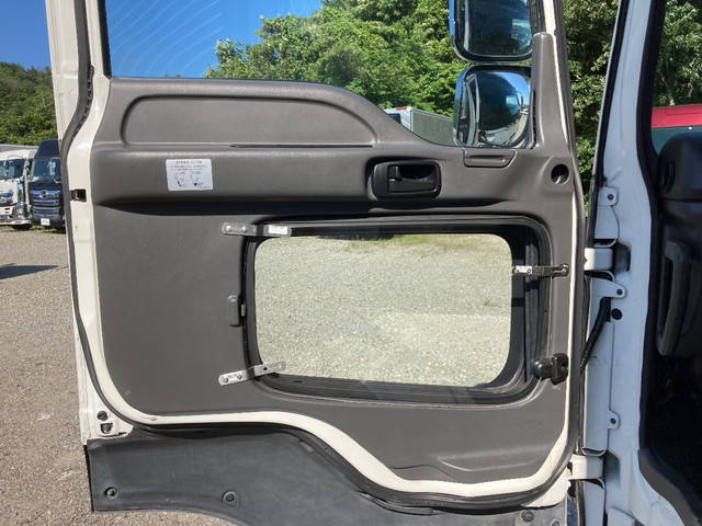 いすゞギガアルミウイング大型（10t）[写真25]