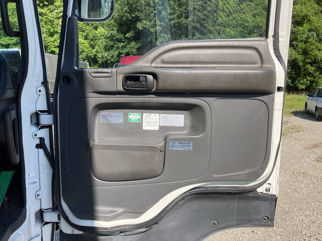 いすゞギガアルミウイング大型（10t）[写真26]