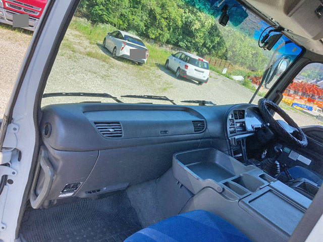 いすゞギガアルミウイング大型（10t）[写真29]