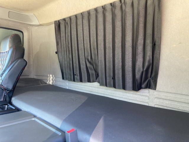 いすゞギガアルミウイング大型（10t）[写真31]