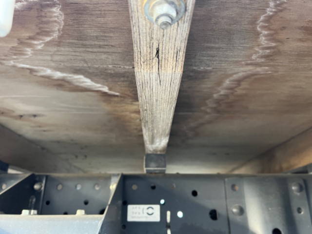 いすゞエルフ平ボディ小型（2t・3t）[写真15]