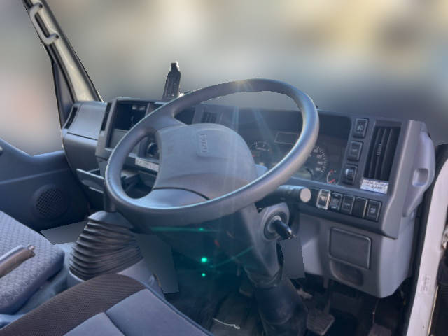 いすゞエルフ平ボディ小型（2t・3t）[写真20]