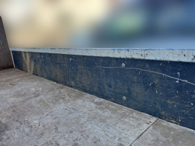 いすゞエルフ平ボディ小型（2t・3t）[写真09]