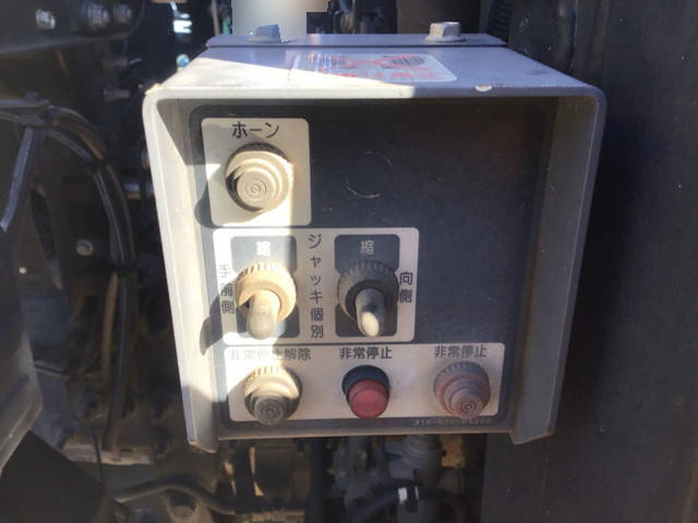 UDトラックスクオンセルフローダー大型（10t）[写真10]