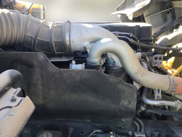 UDトラックスクオンセルフローダー大型（10t）[写真15]