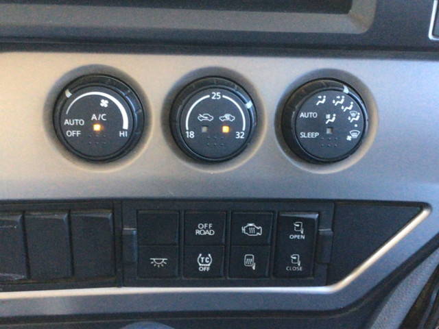 UDトラックスクオンセルフローダー大型（10t）[写真28]