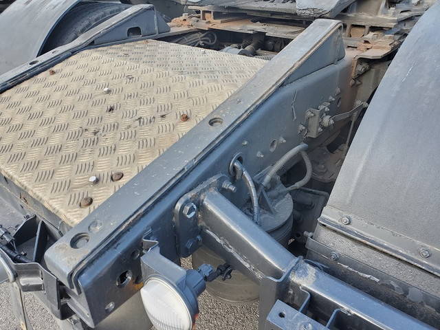 いすゞギガトレーラーヘッド（トラクターヘッド）大型（10t）[写真10]