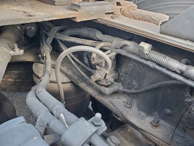 いすゞギガトレーラーヘッド（トラクターヘッド）大型（10t）[写真14]