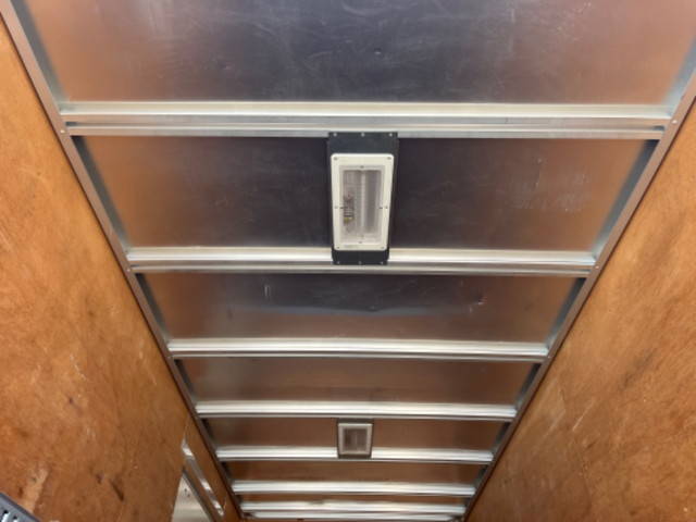 いすゞエルフアルミバン小型（2t・3t）[写真14]