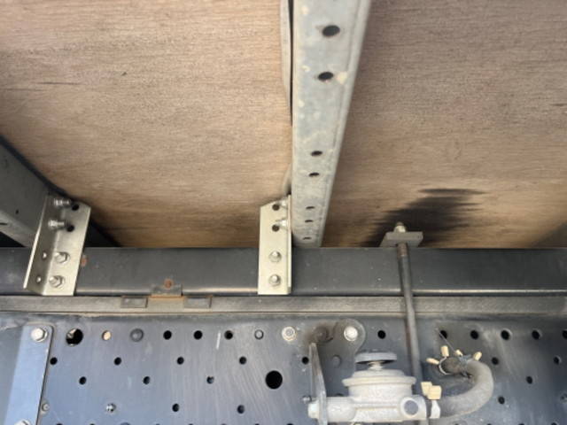 いすゞエルフアルミバン小型（2t・3t）[写真24]