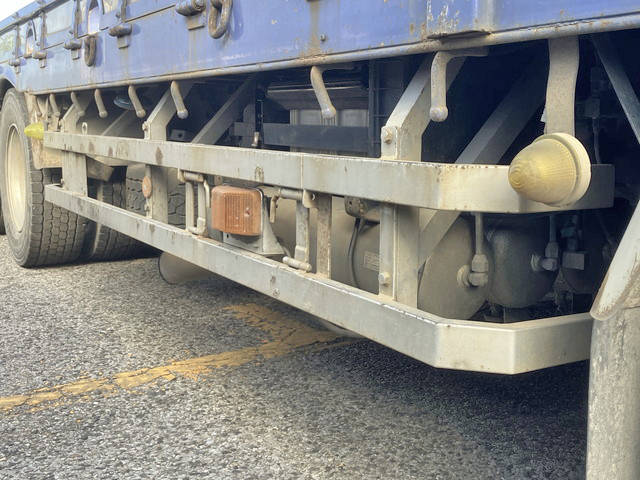 UDトラックスクオンセルフローダー大型（10t）[写真17]