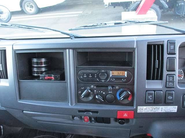 いすゞエルフ平ボディ小型（2t・3t）[写真11]