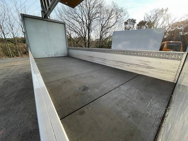 日野レンジャーアルミウイング中型（4t）[写真13]