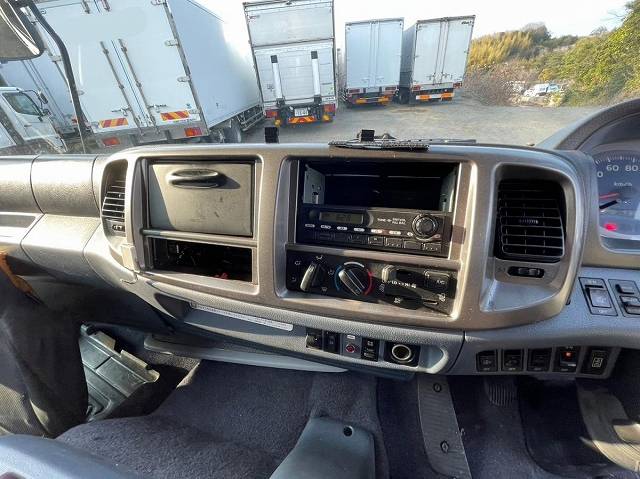 日野レンジャーアルミウイング中型（4t）[写真18]