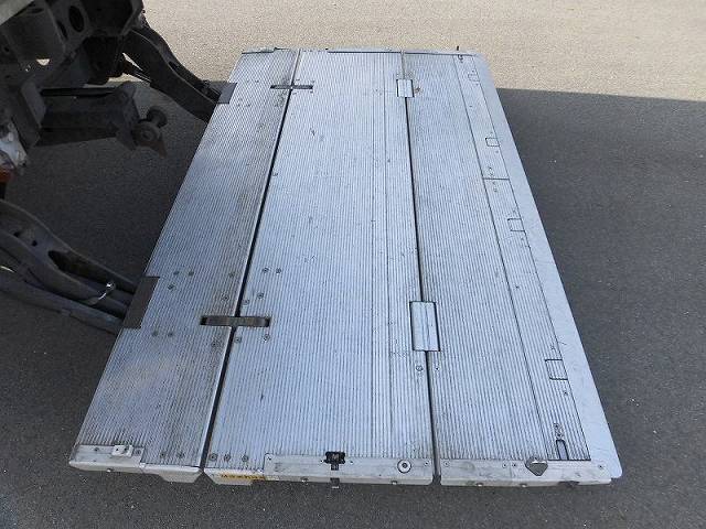 いすゞエルフアルミバン小型（2t・3t）[写真07]