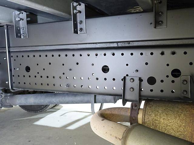 いすゞフォワードアルミバン中型（4t）[写真13]