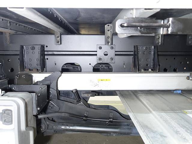 いすゞフォワードアルミバン中型（4t）[写真15]