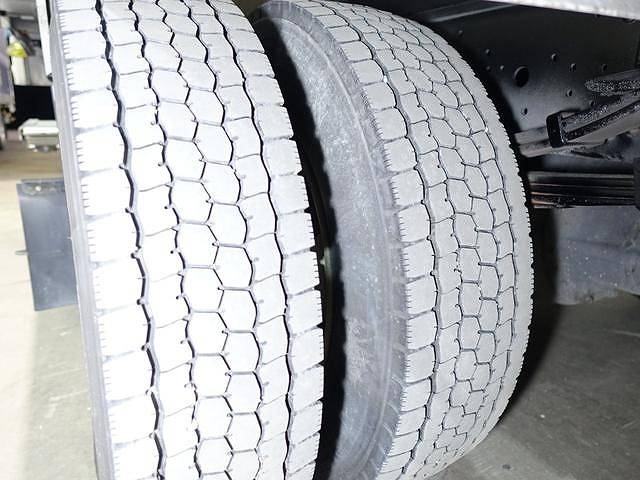 いすゞフォワードアルミバン中型（4t）[写真20]