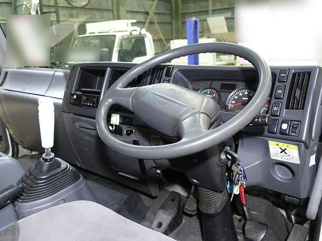 いすゞフォワードアルミバン中型（4t）[写真32]