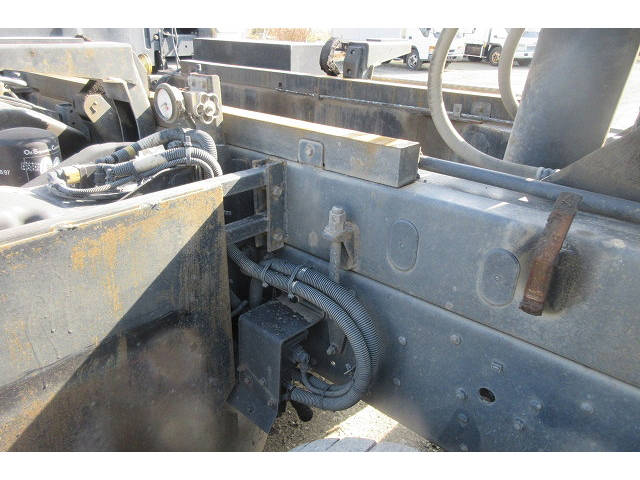 三菱ふそうスーパーグレートダンプ大型（10t）[写真30]