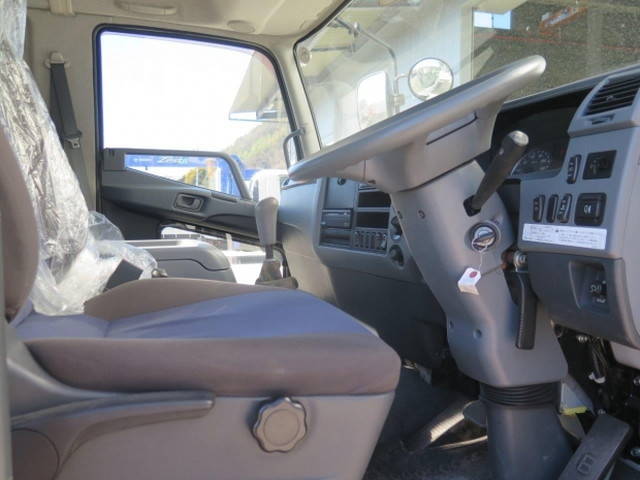 三菱ふそうファイターセルフクレーン4段増トン（6t・8t）[写真17]