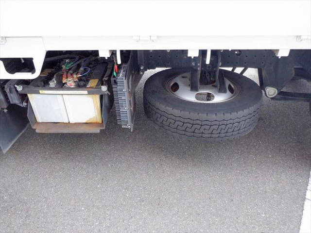 三菱ふそうキャンター平ボディ小型（2t・3t）[写真14]