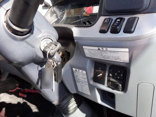 三菱ふそうキャンター平ボディ小型（2t・3t）[写真20]