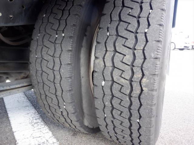 三菱ふそうキャンター平ボディ小型（2t・3t）[写真27]