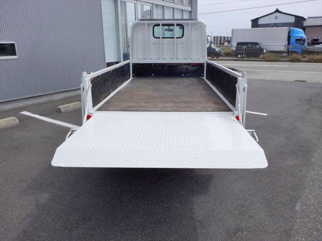 三菱ふそうキャンター平ボディ小型（2t・3t）[写真08]