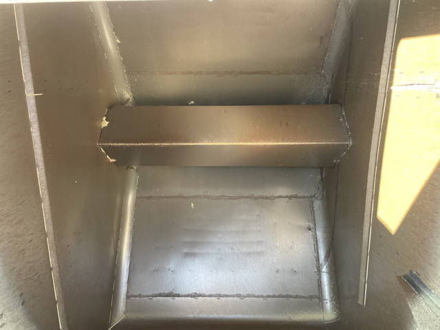 日野レンジャーバルク車（粉粒体運搬車）増トン（6t・8t）[写真15]