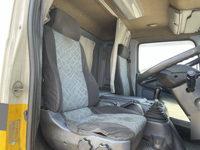 日野レンジャーバルク車（粉粒体運搬車）増トン（6t・8t）[写真31]