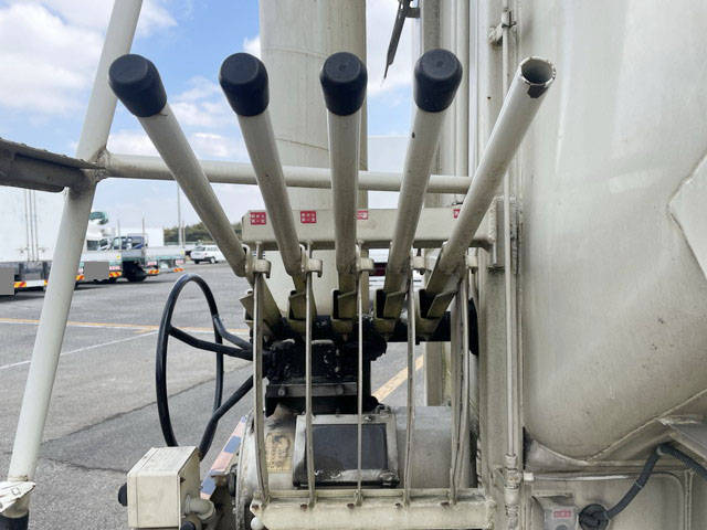 日野レンジャーバルク車（粉粒体運搬車）増トン（6t・8t）[写真12]