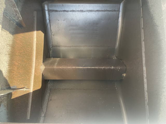 日野レンジャーバルク車（粉粒体運搬車）増トン（6t・8t）[写真16]