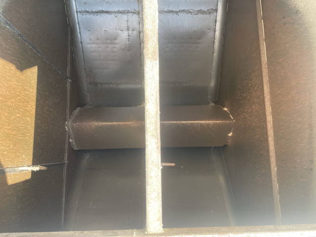 日野レンジャーバルク車（粉粒体運搬車）増トン（6t・8t）[写真17]