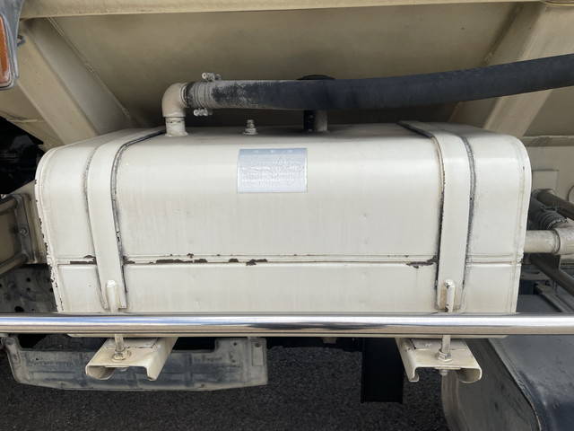 日野レンジャーバルク車（粉粒体運搬車）増トン（6t・8t）[写真22]