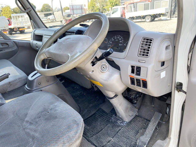 日野デュトロ幌ウイング小型（2t・3t）[写真30]