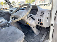 日野デュトロ幌ウイング小型（2t・3t）[写真30]