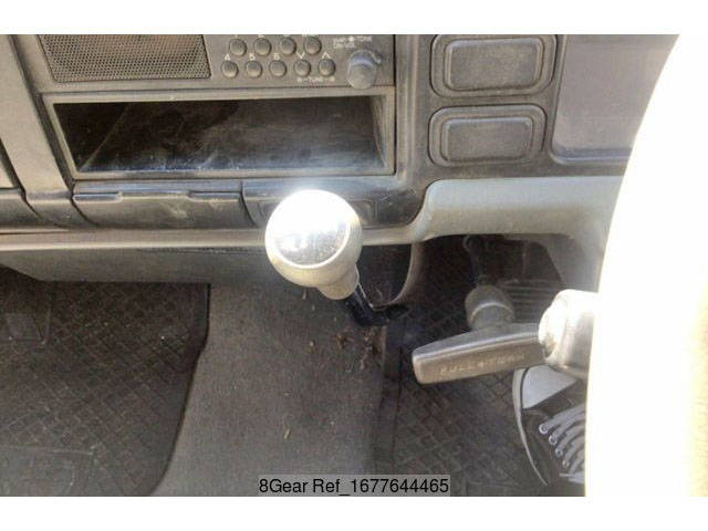 三菱ふそうキャンターガッツ平ボディ小型（2t・3t）[写真24]