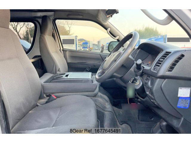 トヨタハイエースバン小型（2t・3t）[写真15]