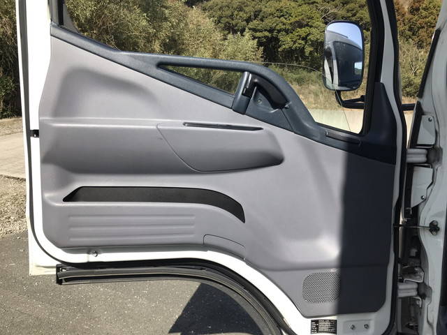 三菱ふそうキャンターアルミバン小型（2t・3t）[写真26]