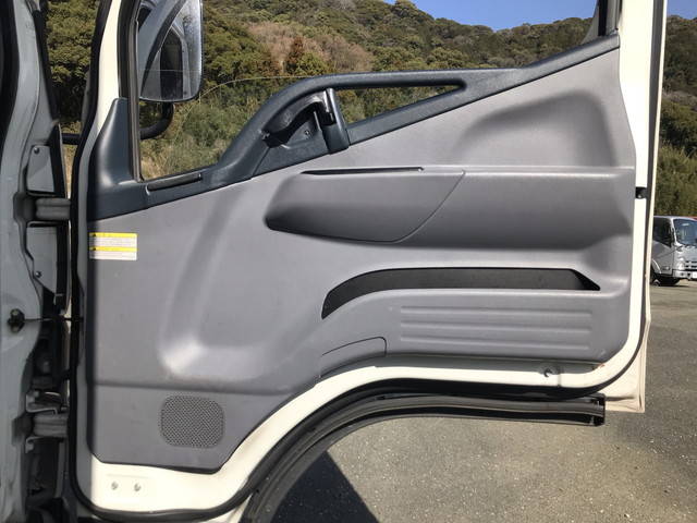 三菱ふそうキャンターアルミバン小型（2t・3t）[写真27]