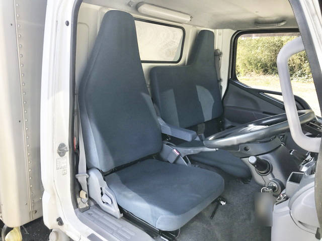 三菱ふそうキャンターアルミバン小型（2t・3t）[写真29]