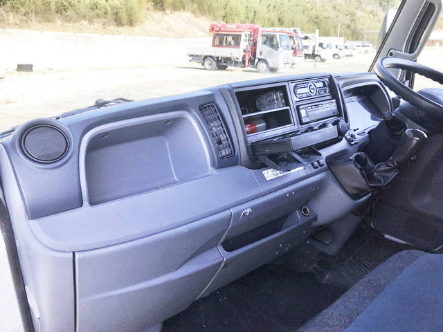 三菱ふそうキャンターアルミバン小型（2t・3t）[写真31]