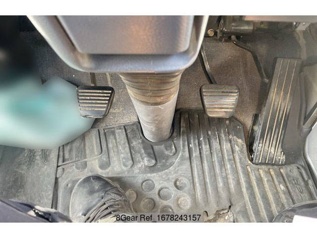 三菱ふそうキャンター平ボディ小型（2t・3t）[写真24]