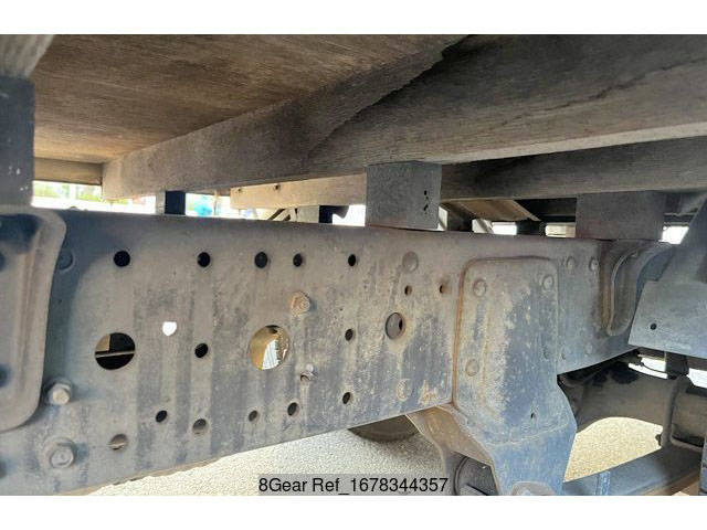 三菱ふそうキャンターガッツ平ボディ小型（2t・3t）[写真13]