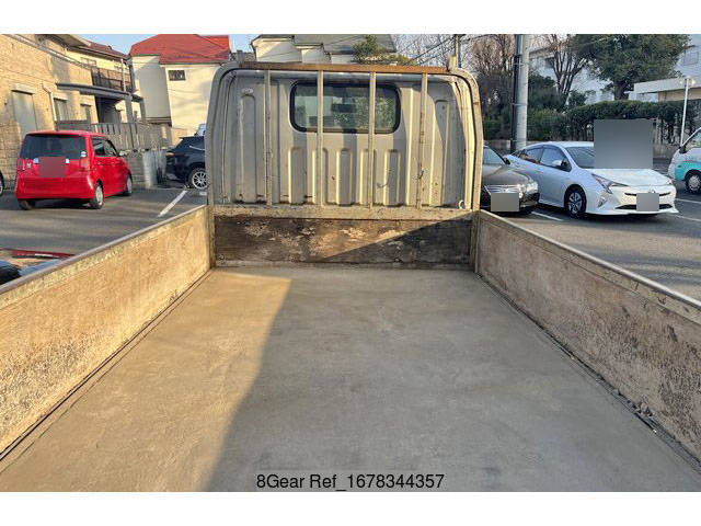 三菱ふそうキャンターガッツ平ボディ小型（2t・3t）[写真09]