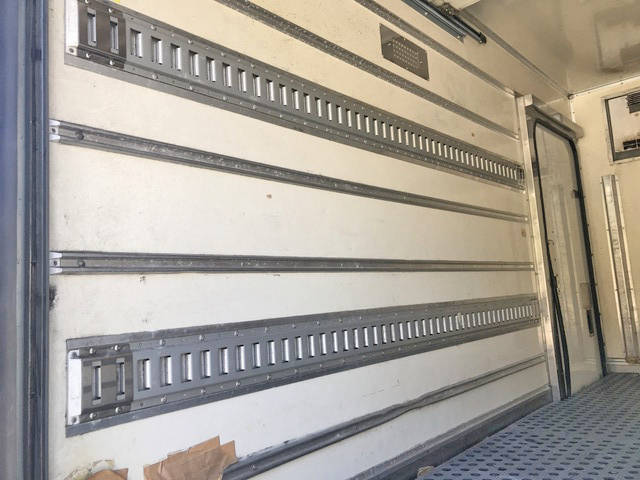 いすゞエルフ冷凍車（冷蔵車）小型（2t・3t）[写真12]