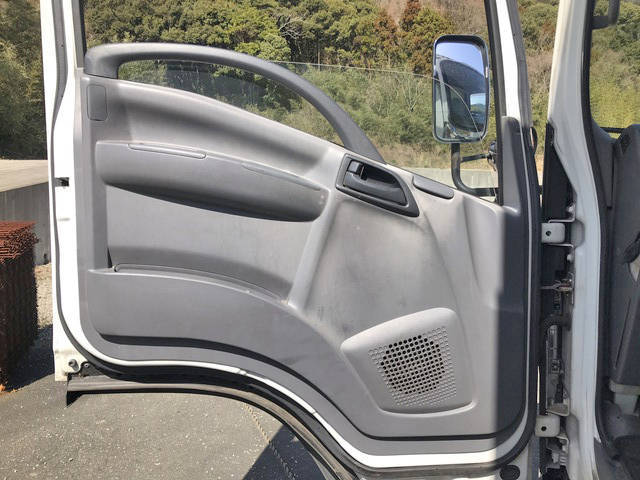 いすゞエルフ冷凍車（冷蔵車）小型（2t・3t）[写真28]